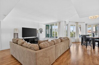 120 SE 5th Ave in Boca Raton, FL - Foto de edificio - Building Photo