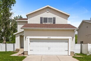 827 Flint St in Layton, UT - Building Photo
