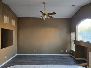 3804 Mariana Way in Bakersfield, CA - Foto de edificio - Building Photo