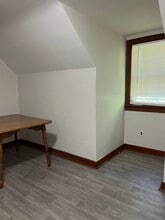 1100 N 4th St, Unit Upstairs unit in Springfield, IL - Building Photo - Building Photo