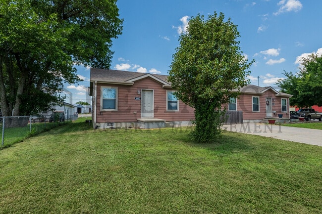 property at 305 S Elm St