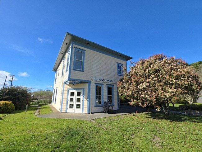 2754 Van Duzen St in Fortuna, CA - Building Photo - Building Photo