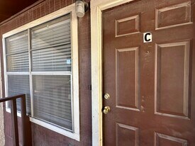 105 Shannon Cir in Del Rio, TX - Building Photo