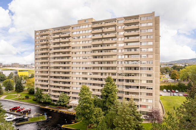 Manoir IV in Montréal, QC - Building Photo - Building Photo