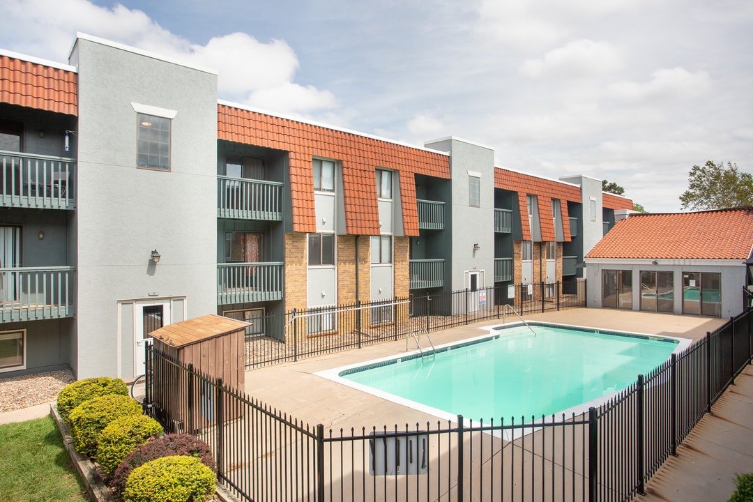 Garden Pines in Wichita, KS - Foto de edificio