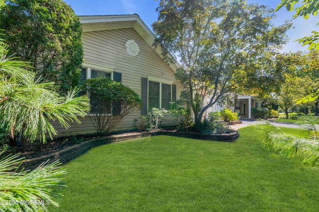 138 Greenlawns Dr in Lakewood, NJ - Building Photo - Building Photo