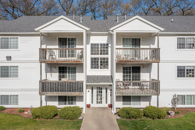 Oak Forest Apartments in Wyoming, MI - Building Photo - Building Photo