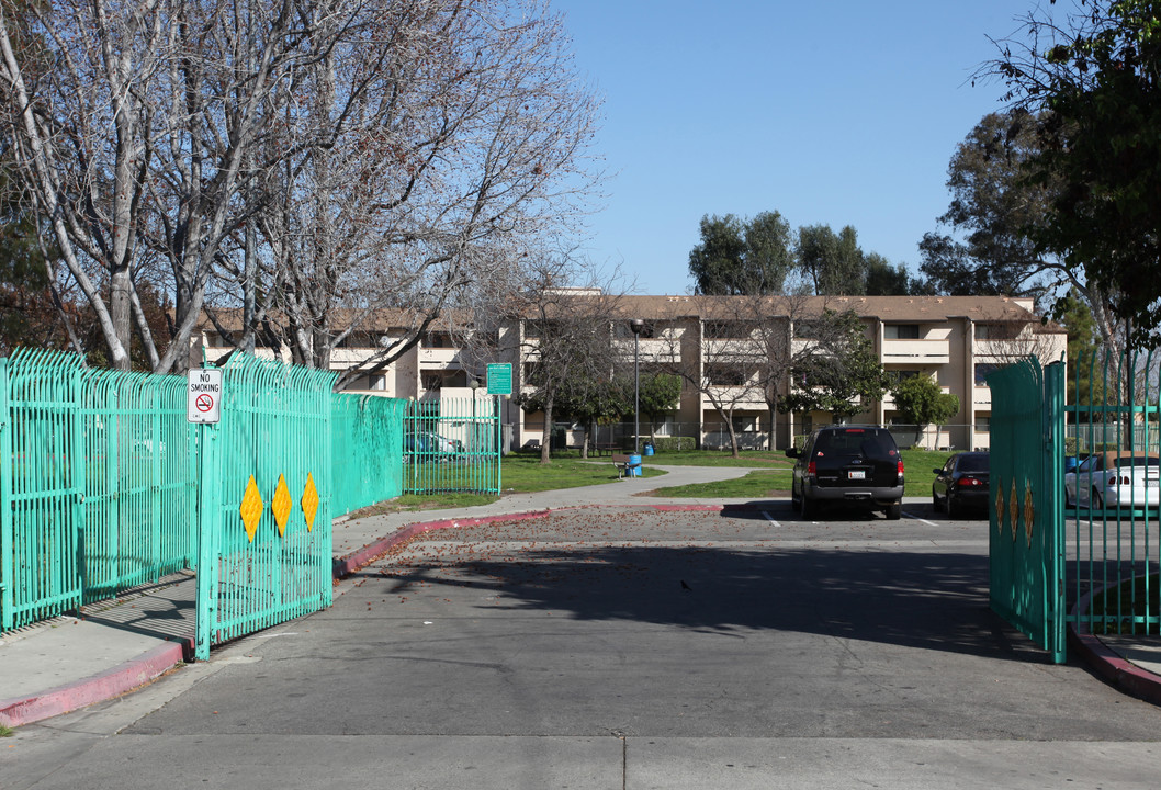 Clara Park Commons in Bell, CA - Building Photo