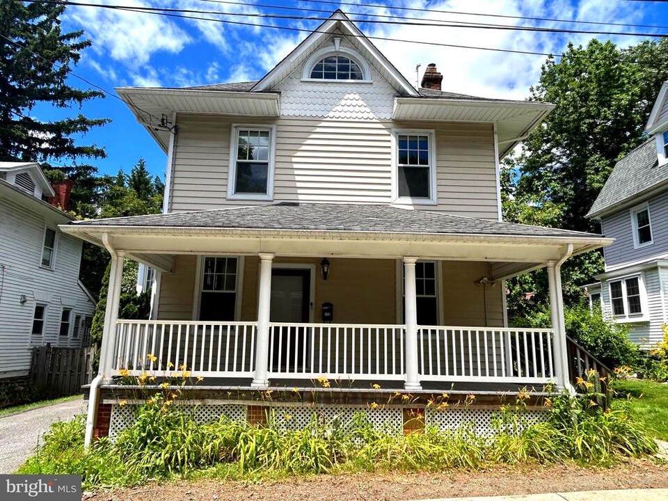 112 Petrie Ave in Bryn Mawr, PA - Foto de edificio