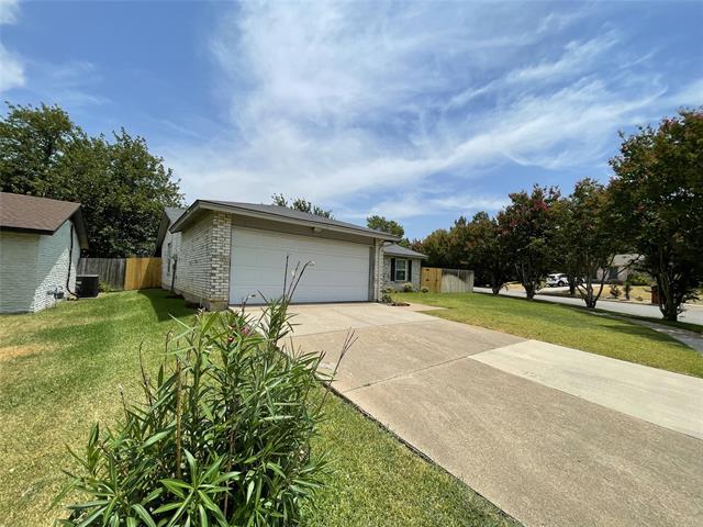 701 S Hunters Glen Cir in Arlington, TX - Building Photo - Building Photo