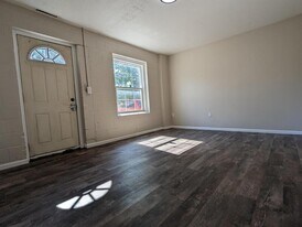 702 S Roche St in Knoxville, IA - Building Photo