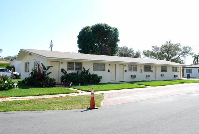 1201 SW 3rd Ave in Dania Beach, FL - Building Photo - Building Photo