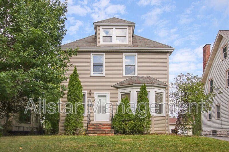 3195 Whitethorn Rd in Cleveland Heights, OH - Building Photo