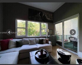 20000 E Country Club Dr in Aventura, FL - Building Photo - Building Photo