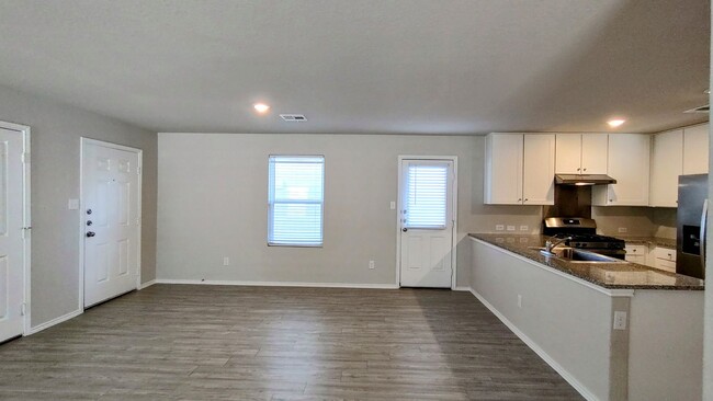 7815 Serro Medina in San Antonio, TX - Building Photo - Building Photo