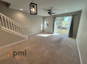 221 Laurel Knoll Dr in Martinez, CA - Building Photo - Building Photo