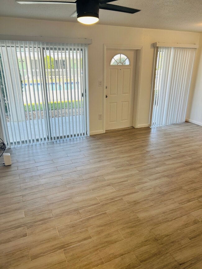 4035 S School Ave, Unit C3 in Sarasota, FL - Building Photo - Building Photo