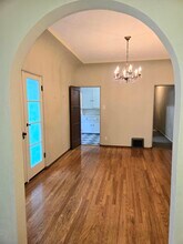 1922 N Hoover St, Unit 1922 in Los Angeles, CA - Building Photo - Building Photo