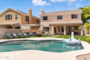 8083 E Michelle Dr in Scottsdale, AZ - Building Photo