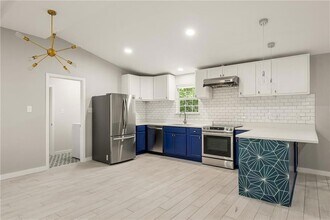 102 W St Johns Ave in Austin, TX - Building Photo - Building Photo