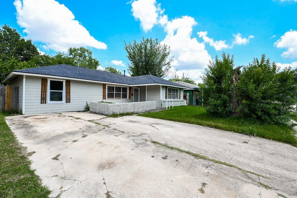 1623 Camille St in Pasadena, TX - Building Photo