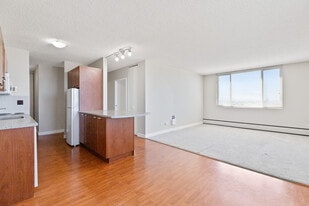 11147 Whyte Ave NW in Edmonton, AB - Building Photo