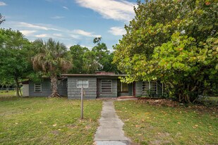 205 N 22nd St in Fort Pierce, FL - Building Photo
