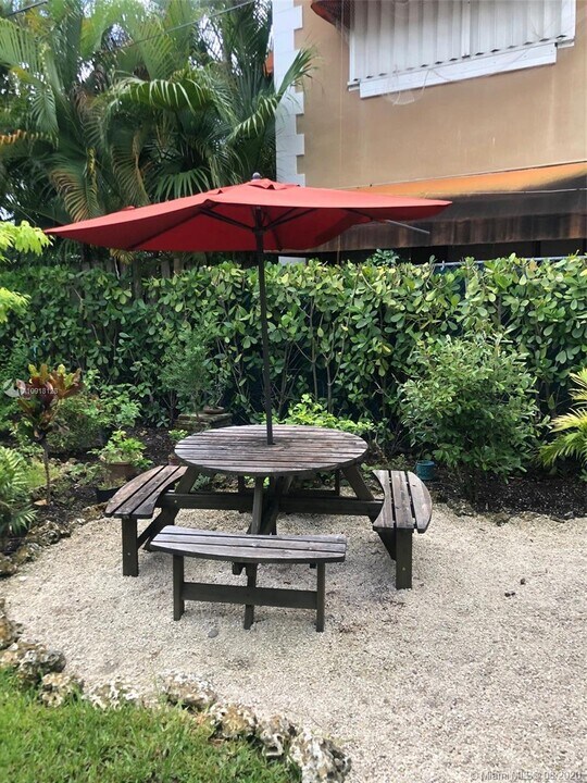 1610 SW 14th St-Unit -B in Miami, FL - Building Photo