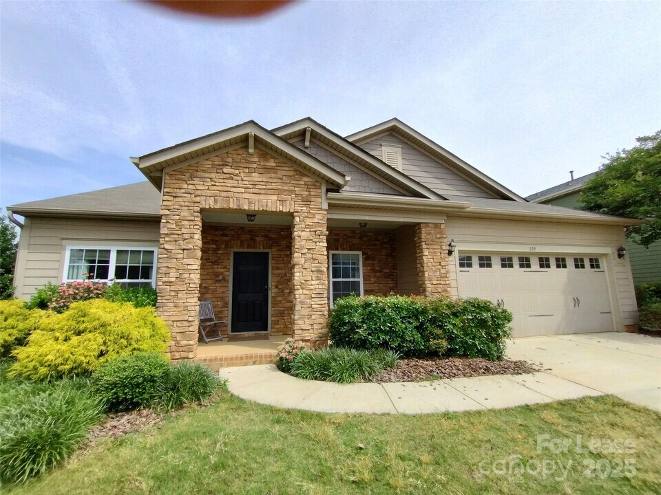 105 E Neel Ranch Rd in Mooresville, NC - Building Photo