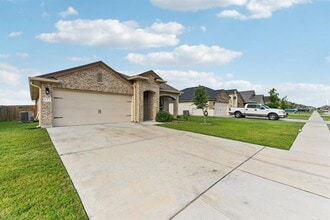 133 Nathaniel Dr in Taylor, TX - Building Photo - Building Photo