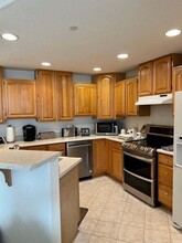310 Jennifer Ln in Brookfield, WI - Building Photo - Building Photo