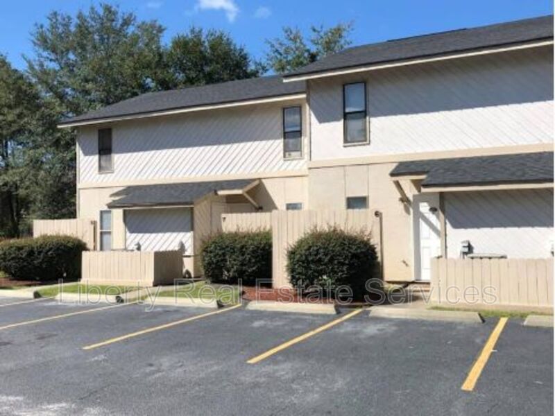 107 Gilbert St in Hinesville, GA - Building Photo