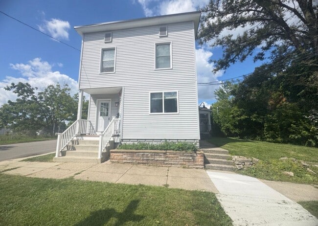 property at 601-603 Emerald Ave NE