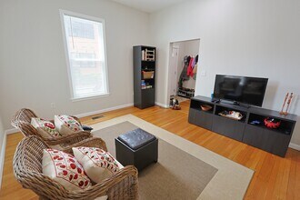 32 Channing St in Newton, MA - Building Photo - Building Photo