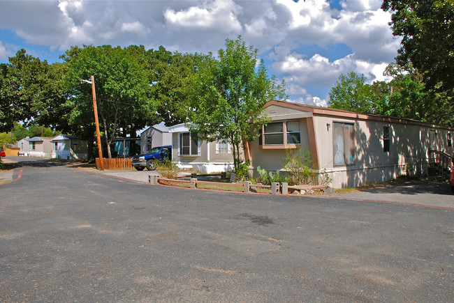 12006 Lake June Rd in Balch Springs, TX - Building Photo - Building Photo