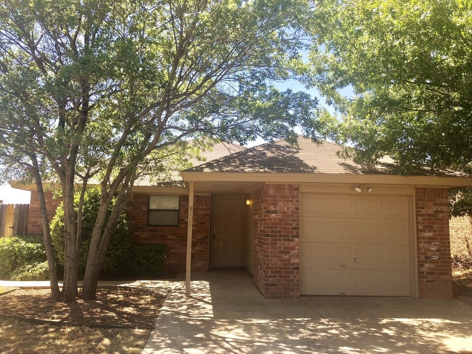 8220 Avenue X in Lubbock, TX - Building Photo