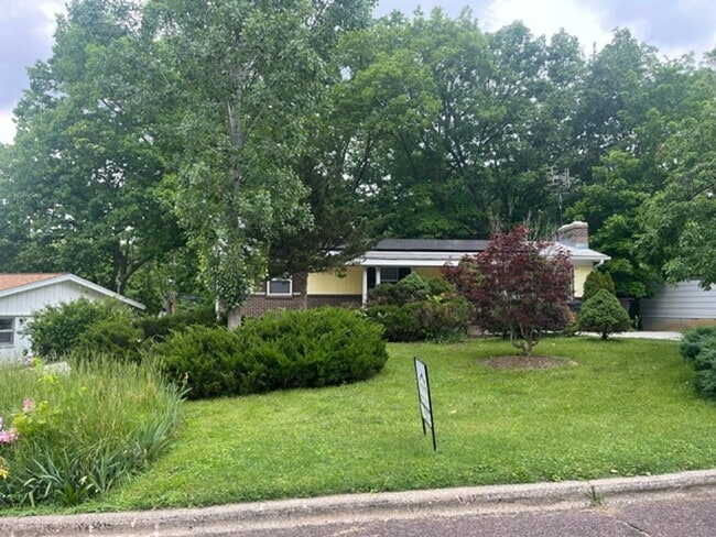 2005 Woodlea Dr in Columbia, MO - Building Photo - Building Photo