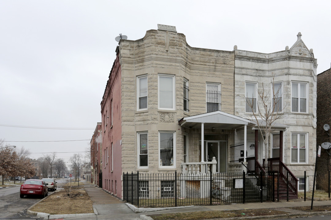 4058 W Jackson Blvd in Chicago, IL - Building Photo