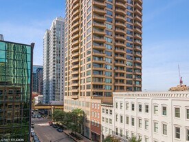 200 N Jefferson St in Chicago, IL - Building Photo