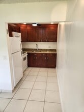 600 Village Green Ct in Palm Springs, FL - Building Photo - Building Photo