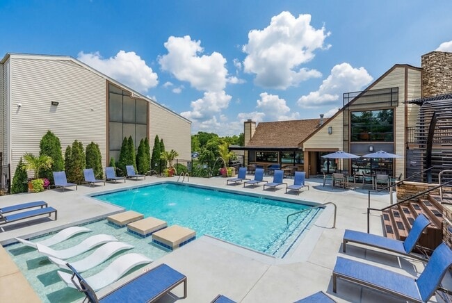 Creeks on Kirklevington in Lexington, KY - Building Photo - Building Photo