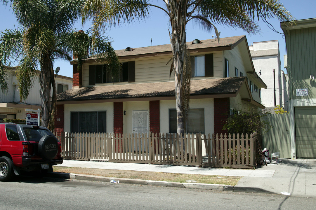 547 Cherry Ave in Long Beach, CA - Building Photo