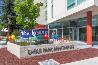 Eagle Park Apartments in Mountain View, CA - Foto de edificio - Building Photo