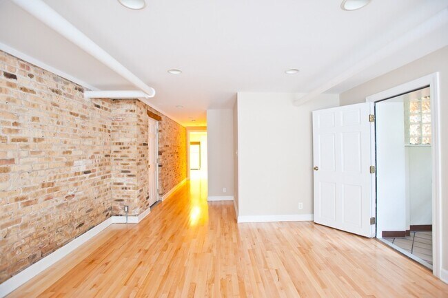 2532 N Prospect Ave-Unit -2532 in Milwaukee, WI - Building Photo - Building Photo