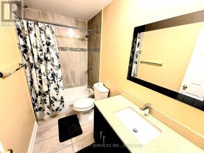 9 Bruce Beer Dr in Brampton, ON - Building Photo - Building Photo