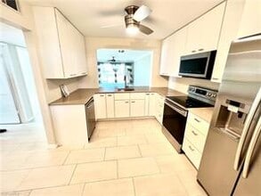 738 Landover Cir-Unit -101 in Naples, FL - Foto de edificio - Building Photo