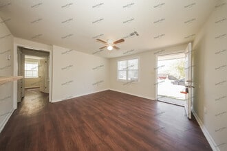 1932 Lariet Ln in Del City, OK - Building Photo - Building Photo