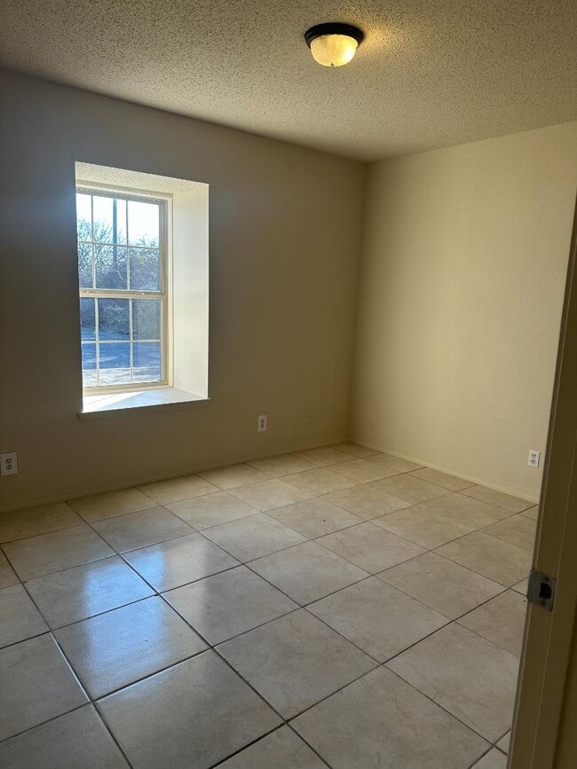 121 Fairway Ave in Monett, MO - Building Photo - Building Photo