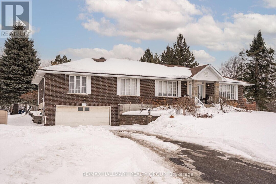 3291 Greenbank Rd in Ottawa, ON - Building Photo