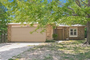 912 Branchwood Dr in Norman, OK - Building Photo